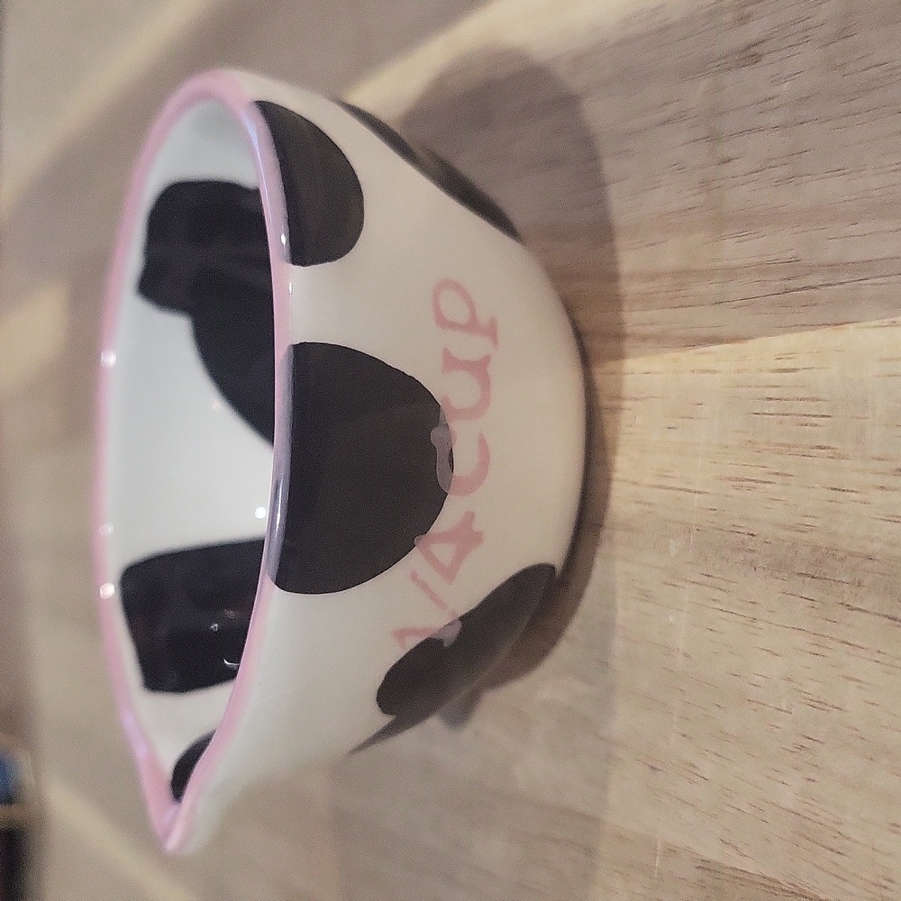 Cute! Farmhouse Black, White, & Pink Vintage Cow Ceramic Measuring Cup Set🎀🐄 - Picture 6 of 8